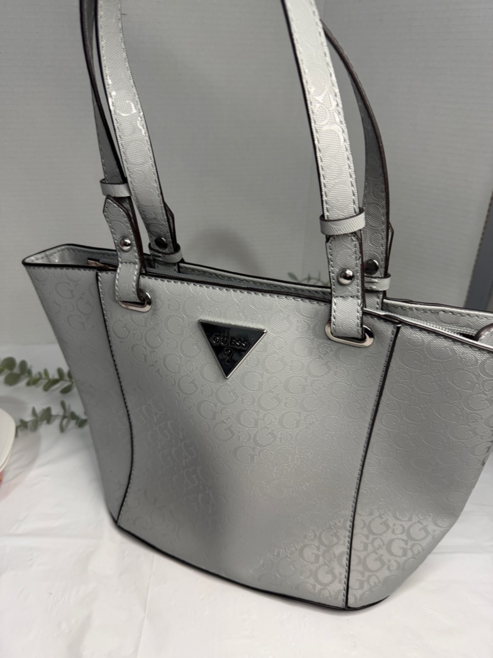 Guess Brantley Tote/Shoulder Bag - Gloss Grey Good Condition - Picture 2 of 12